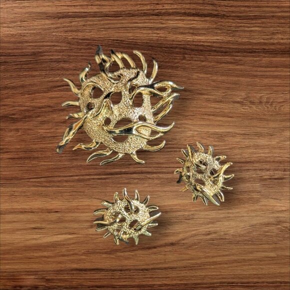 Vintage Sarah Coventry Gold-Tone Sea Urchin Brooch & Clip-On Earrings Set - Picture 1 of 9